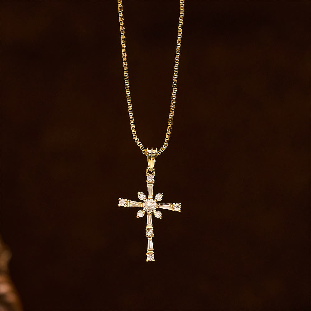 Collar de Cruz Incrustada de Piedras Brillantes: Un Símbolo de Protección Divina
