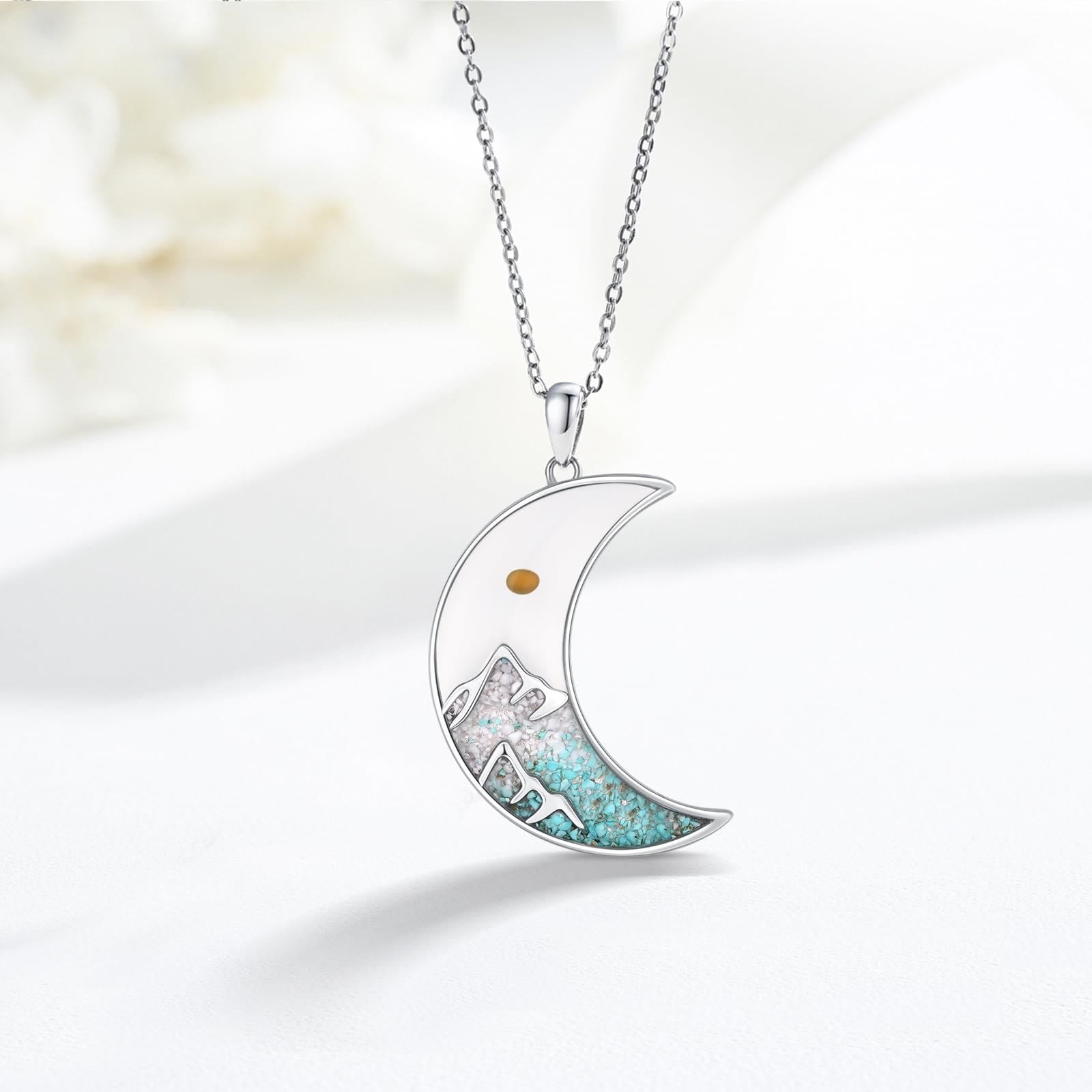 Collar de Media Luna y Cruz con Semilla de Mostaza: Incrustación de Turquesa y Diseño en Tono Plateado