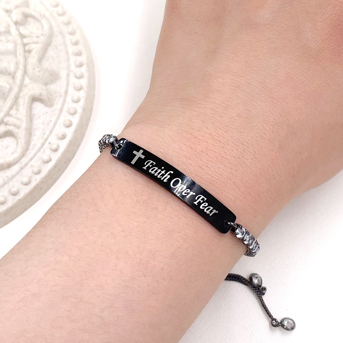 Pulsera de Fe y Coraje de Metal de Cuatro Colores con Barra Grabada/En Blanco