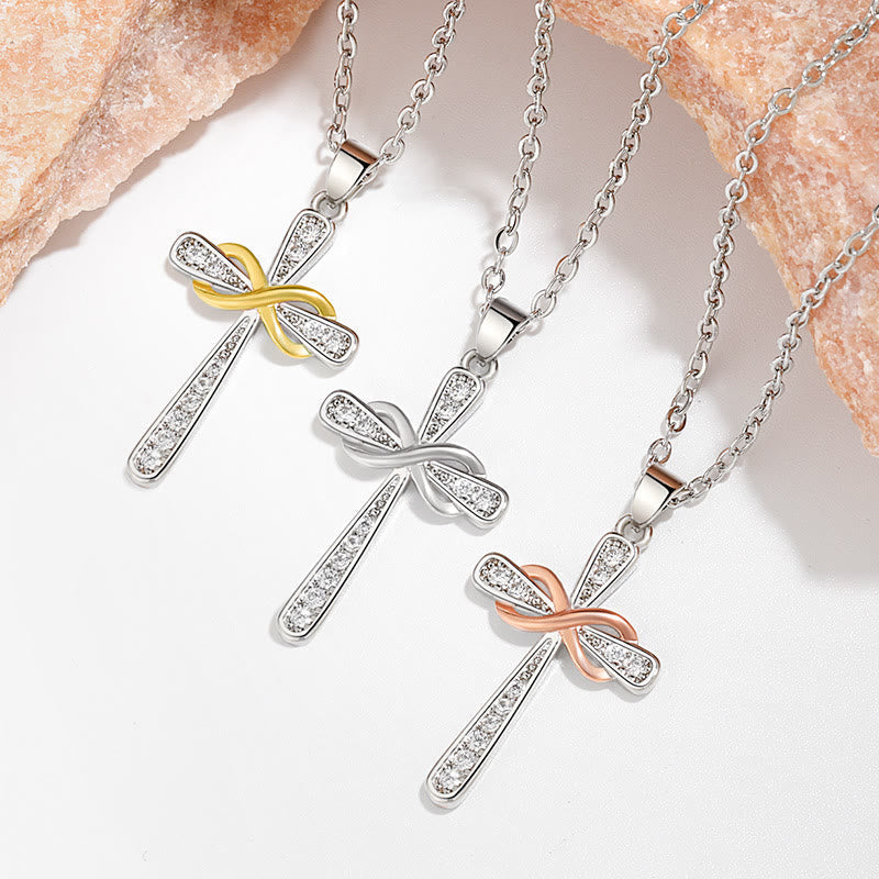 Collar de Zirconio Cruz Infinito: Un Símbolo del Amor Eterno de Cristo