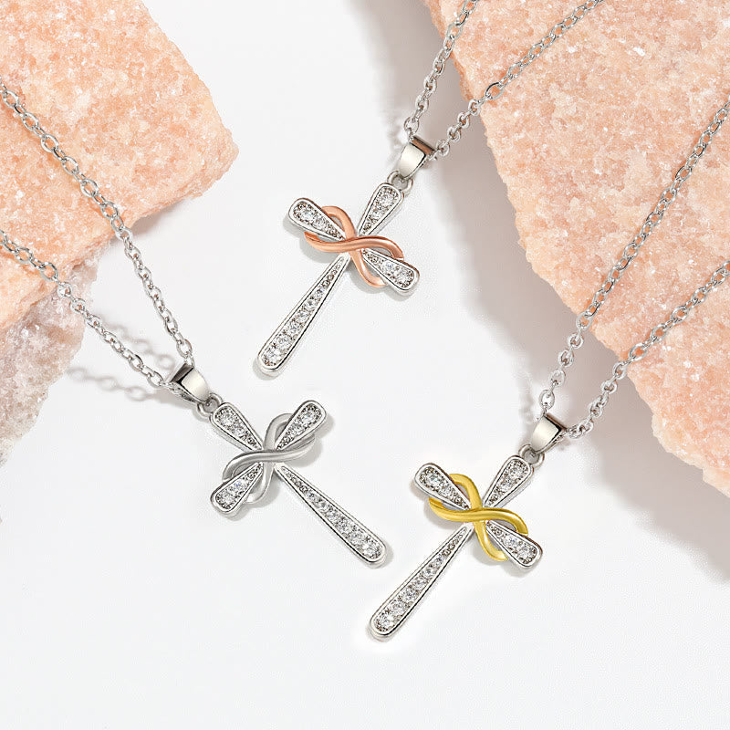 Collar de Zirconio Cruz Infinito: Un Símbolo del Amor Eterno de Cristo