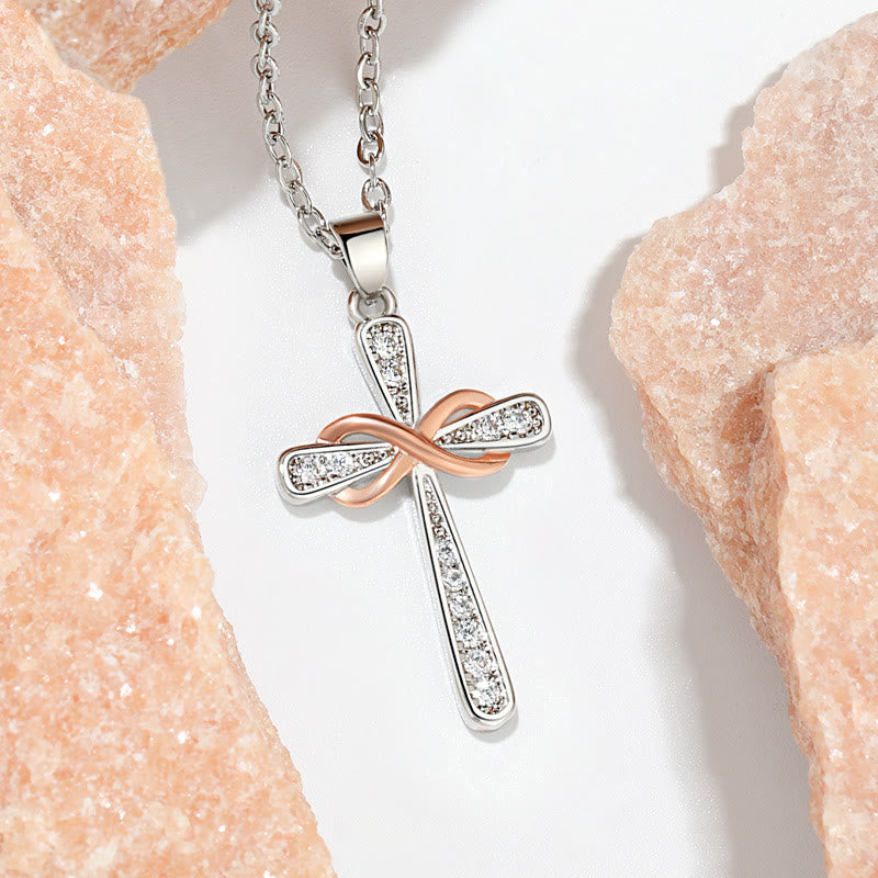Collar de Zirconio Cruz Infinito: Un Símbolo del Amor Eterno de Cristo