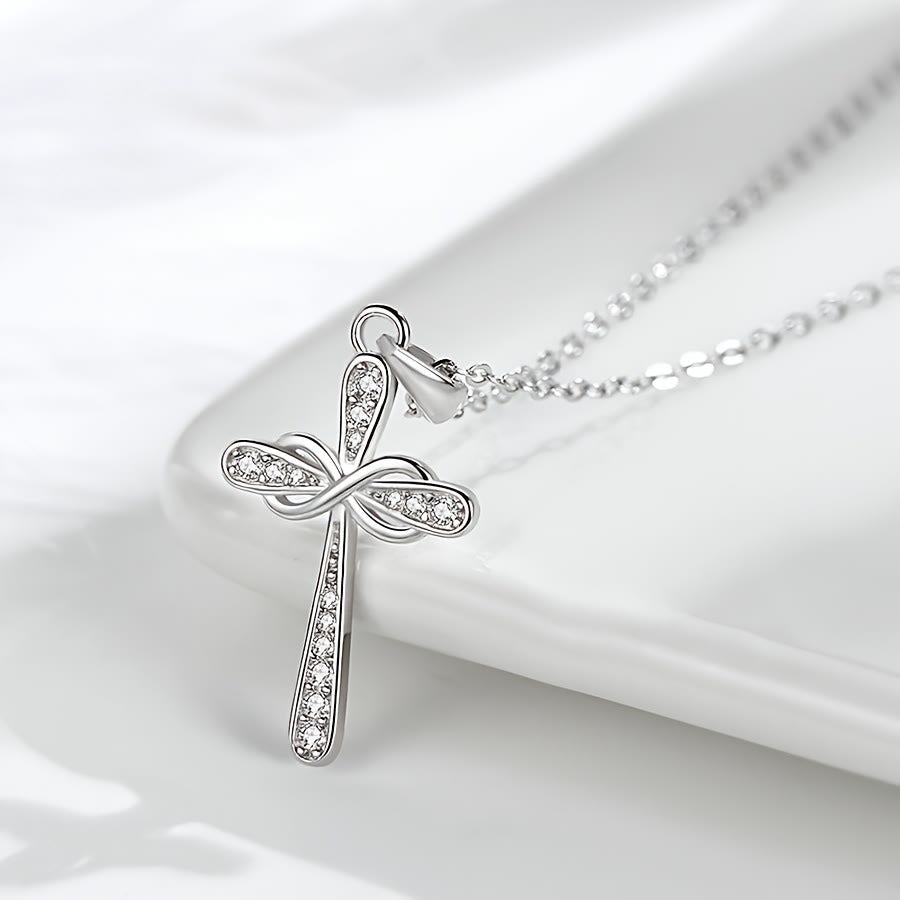 Collar de Zirconio Cruz Infinito: Un Símbolo del Amor Eterno de Cristo