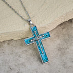 Collar de Cruz de Clavo con Incrustaciones de Turquesa: Un Símbolo del Amor Sacrificial de Cristo