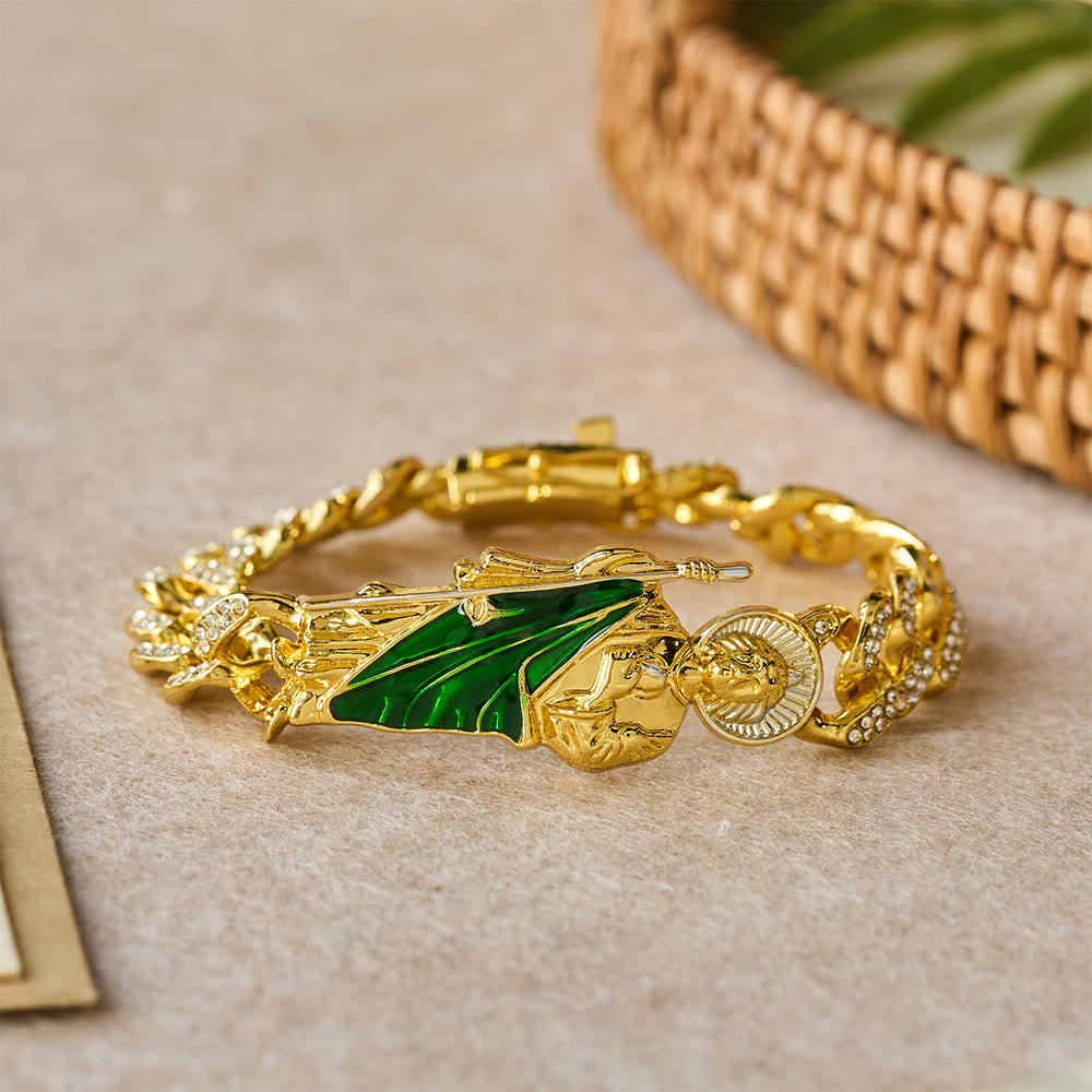 San Judas con Pulsera de Curb de Zirconia Verde: Un Símbolo de Gracia Sagrada y Protección