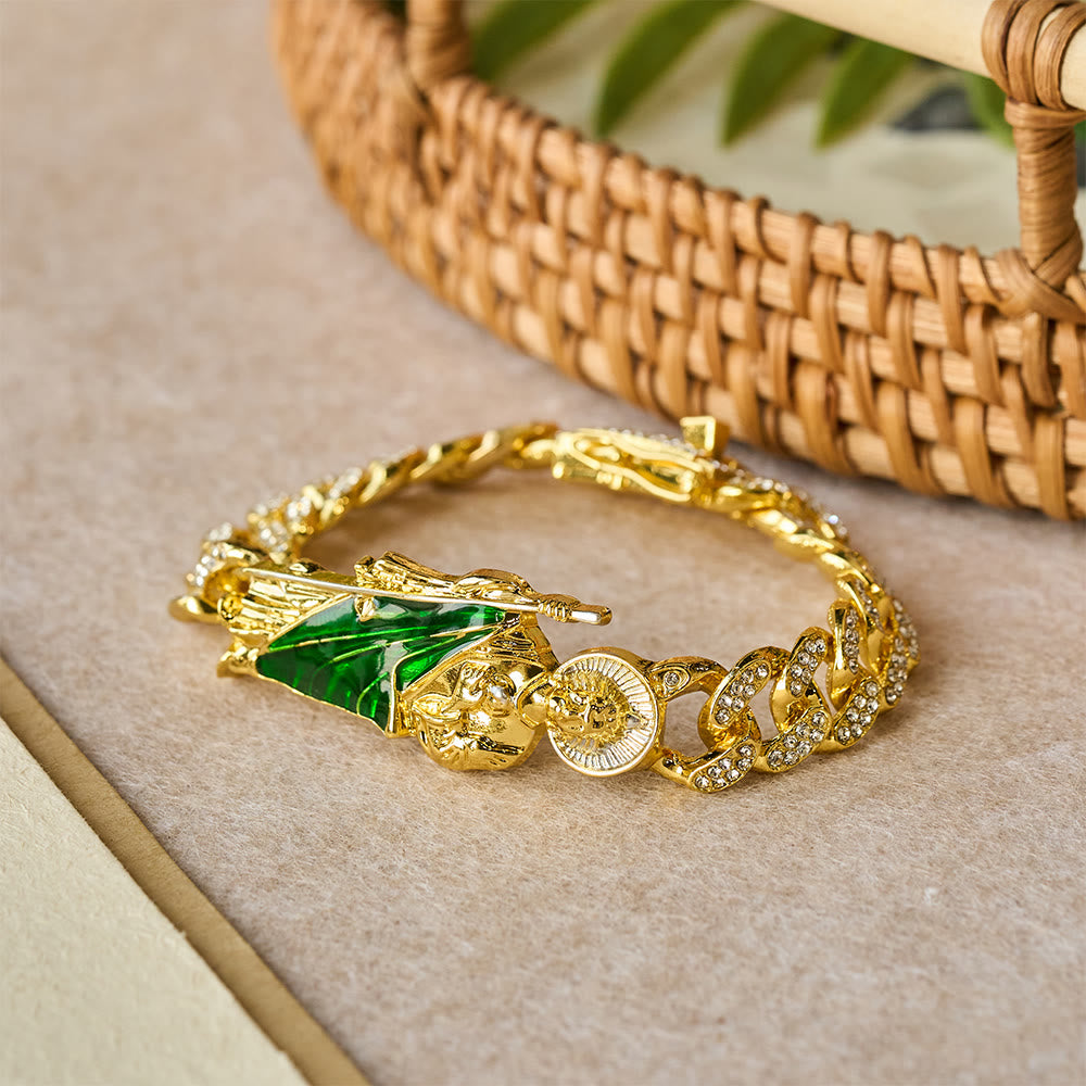 San Judas con Pulsera de Curb de Zirconia Verde: Un Símbolo de Gracia Sagrada y Protección