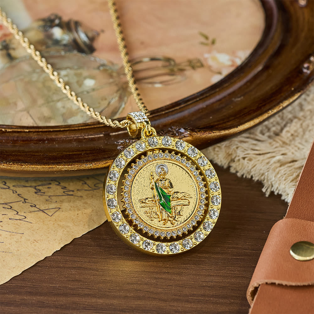 San Judas con Pulsera de Curb de Zirconia Verde: Un Símbolo de Gracia Sagrada y Protección