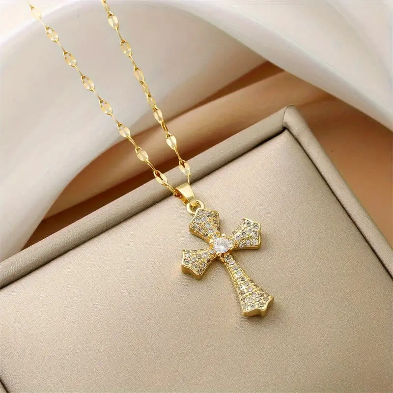 Collar de Cruz de Circonio Radiante: Forjando Esperanza y Gracia en Cada Uso