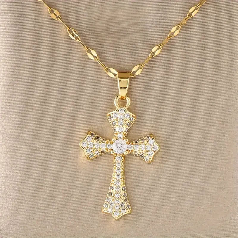 Collar de Cruz de Circonio Radiante: Forjando Esperanza y Gracia en Cada Uso