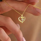 Collar de Corazón y Cruz: Devoción y Elegancia Atemporal