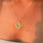 Collar Corazón y Cruz: Devoción y Elegancia Atemporal