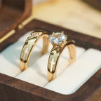 Conjunto de Anillos Apilables de Cruz: Símbolo Atemporal de Fe y Luz Eterna