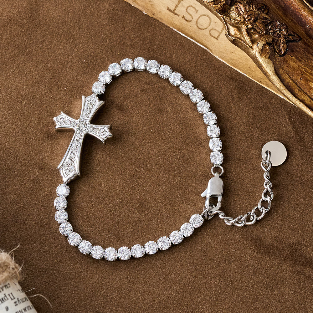Pulsera de Cruz Elegante con Zirconitas de 2 Colores: Un Símbolo de Gracia Divina y Elegancia