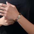 Pulsera de Cadena de Enlace Cruz Grabada: Un Símbolo de Fuerza Divina y Fe
