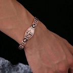 Pulsera de Cadena de Enlace Cruz Grabada: Un Símbolo de Fuerza Divina y Fe