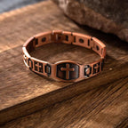 Pulsera de Cadena de Enlace Cruz Grabada: Un Símbolo de Fuerza Divina y Fe