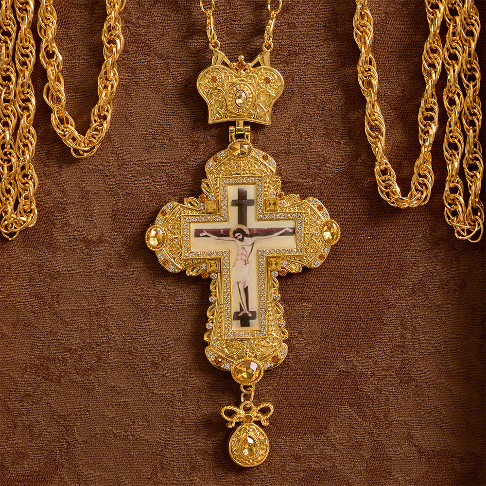 Collar Pectoral Grande Ornado con Acento de Corona: Un Símbolo de Majestad Sagrada y Redención