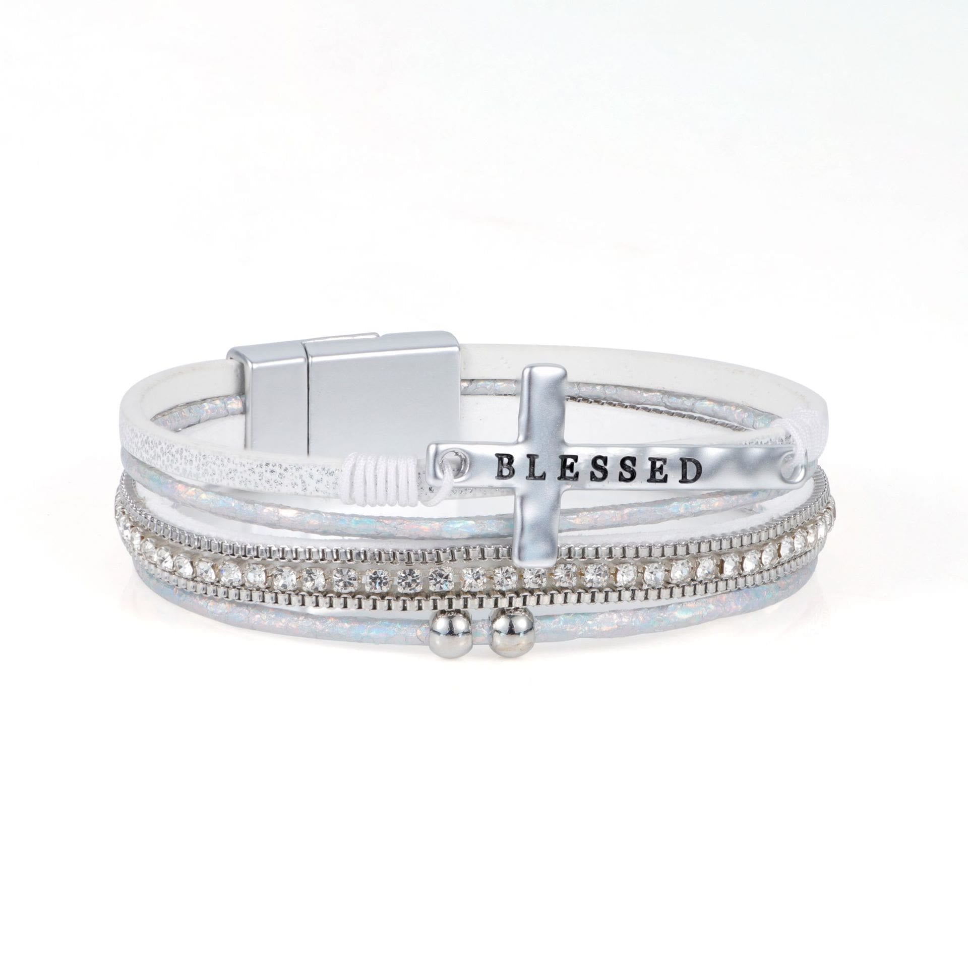 Pulsera de Cuero con Cruz BENDITA de Múltiples Capas y Circonitas: Un Símbolo de Gracia Divina y Alegría Espiritual