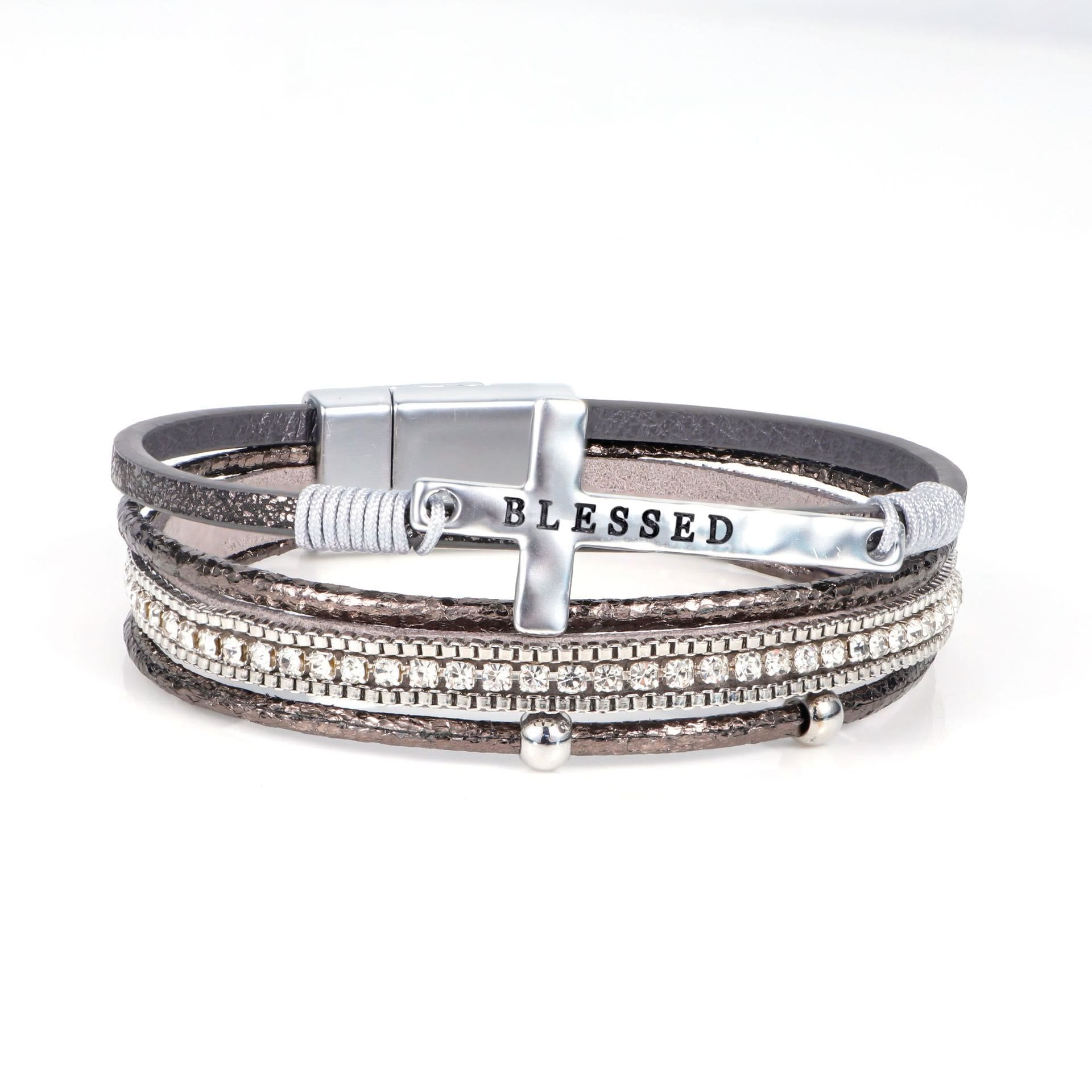 Pulsera de Cuero con Cruz BENDITA de Múltiples Capas y Circonitas: Un Símbolo de Gracia Divina y Alegría Espiritual