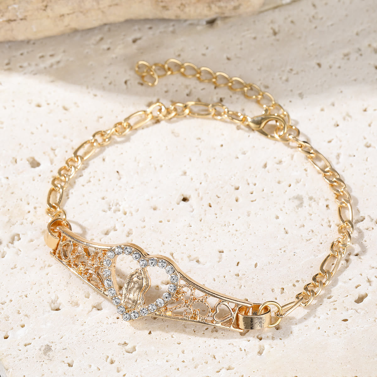 Pulsera de Filigrana Dorada de Nuestra Señora con Halo de Circonio: Un Símbolo de Devoción Mariana y Gracia Divina