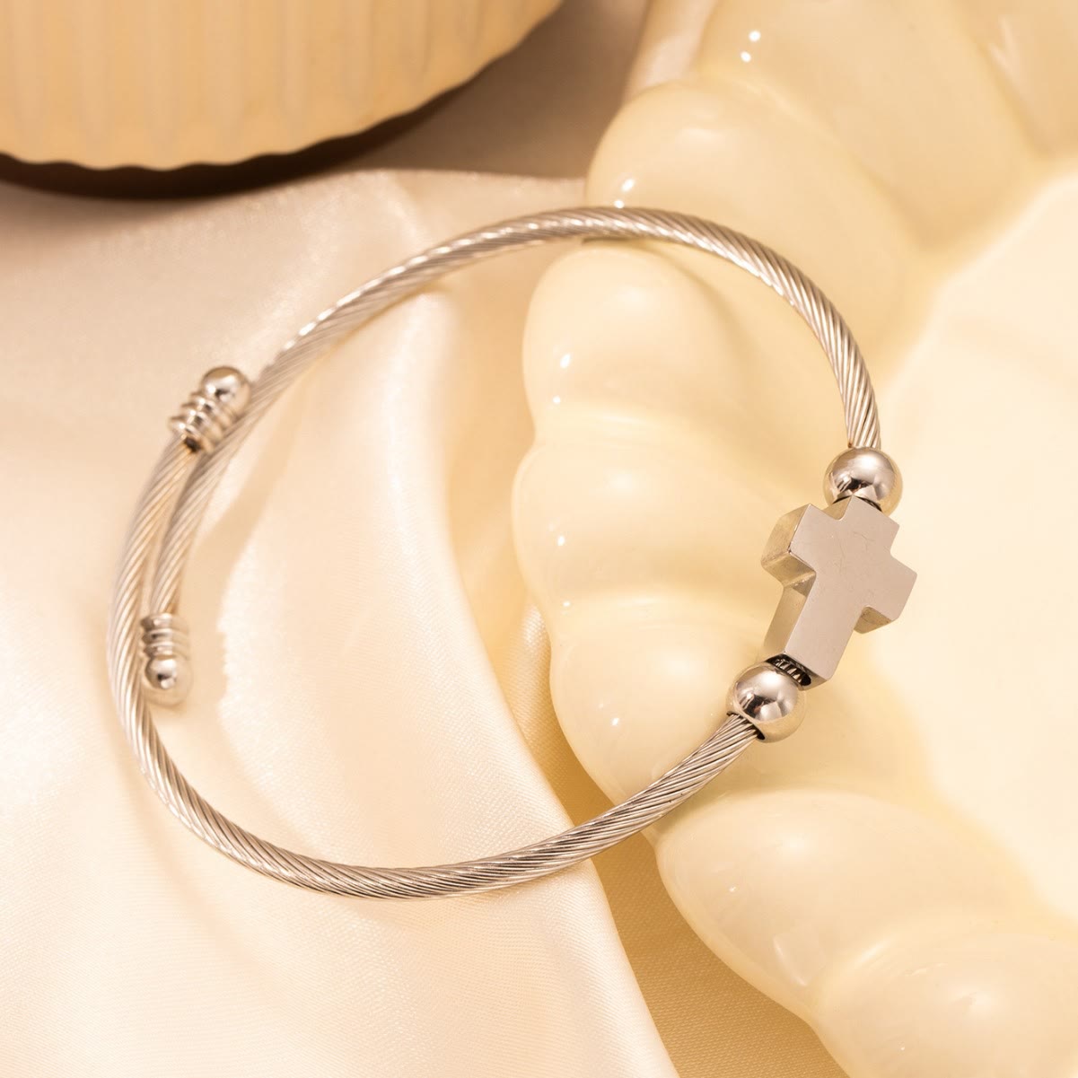 Pulsera de Devoción Diaria con Medalla Milagrosa y Cruz de San Benito