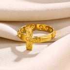 Anillo de Devoción Abierto Ajustable Grabado en Cruz Atemporal
