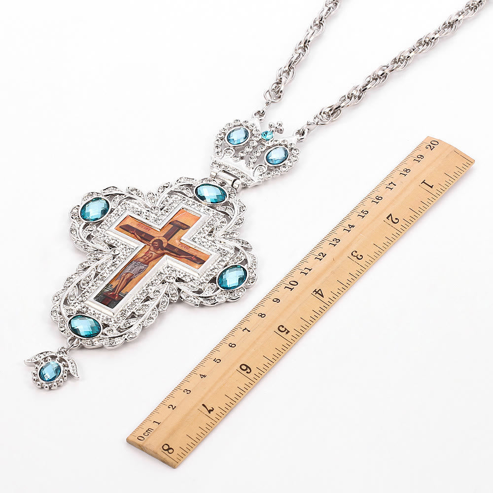 Collar de Pendiente con Cruz Ortodoxa Ornamental Adornada con Gemas: Emblema de Redención y Gloria Divina