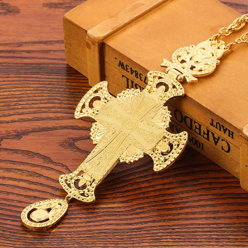 Collar de Pendiente con Cruz Ortodoxa Ornamental Adornada con Gemas: Emblema de Redención y Gloria Divina