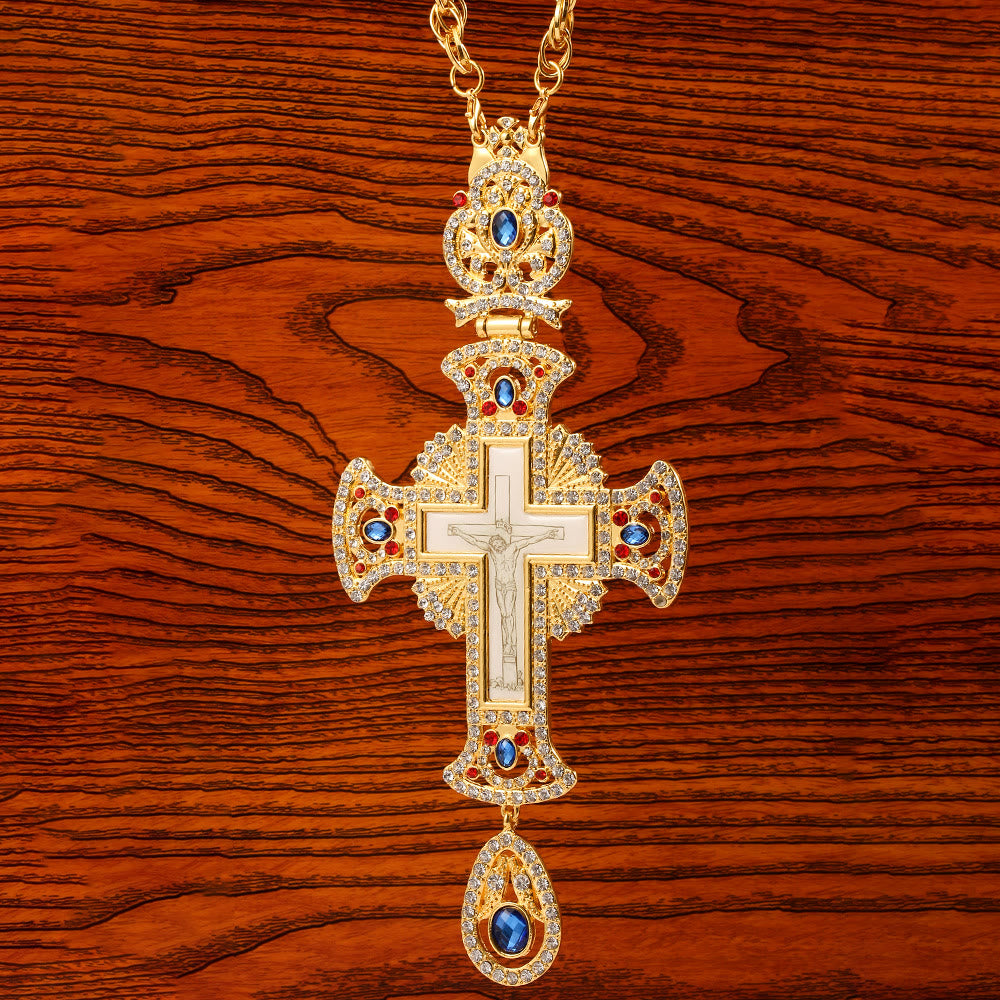 Collar de Pendiente con Cruz Ortodoxa Ornamental Adornada con Gemas: Emblema de Redención y Gloria Divina