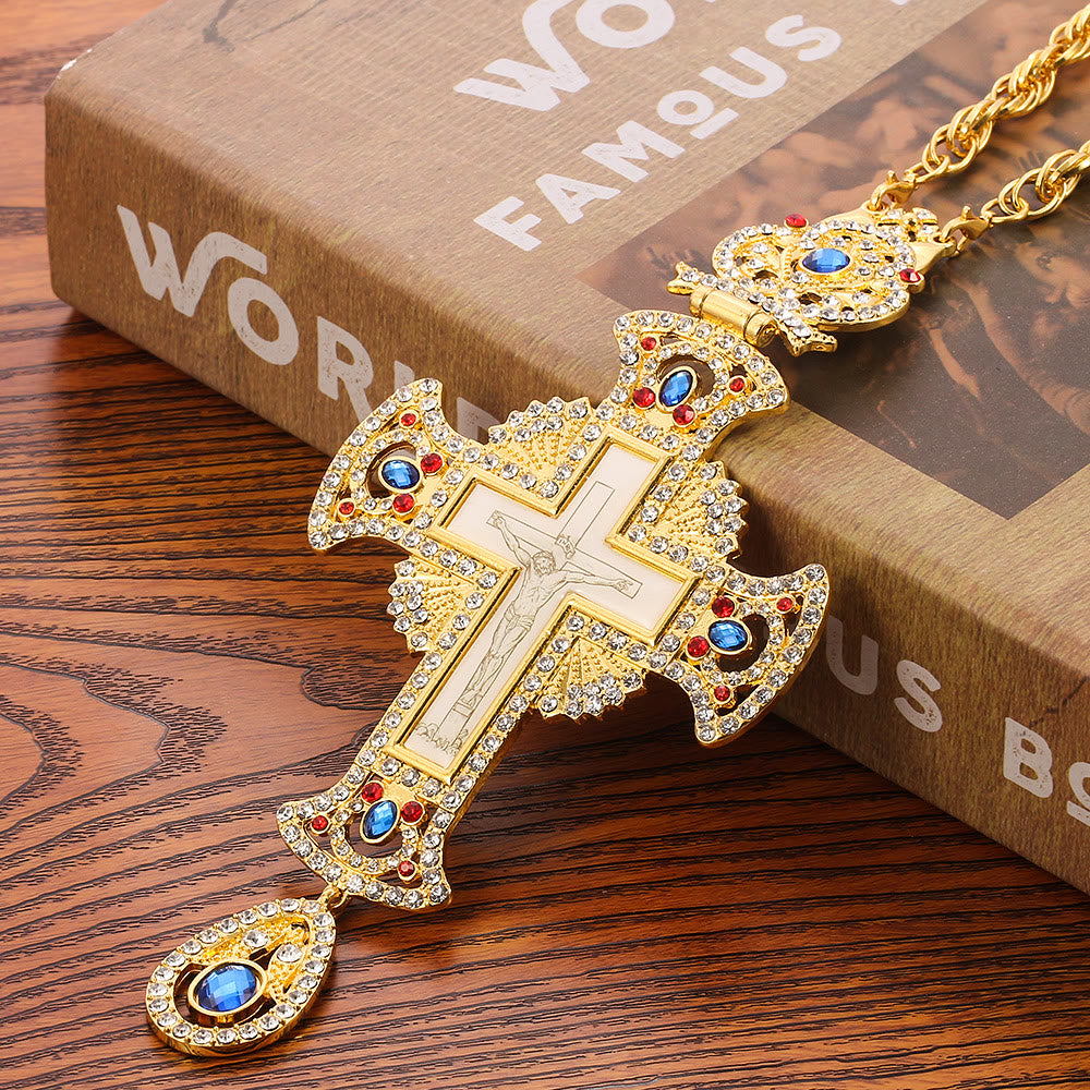 Collar de Pendiente con Cruz Ortodoxa Ornamental Adornada con Gemas: Emblema de Redención y Gloria Divina