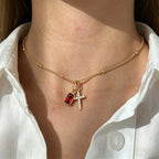 Collar de Fe con Encanto de Cruz Sagrada y Gema Rectangular: Símbolo de Gracia Divina y Devoción