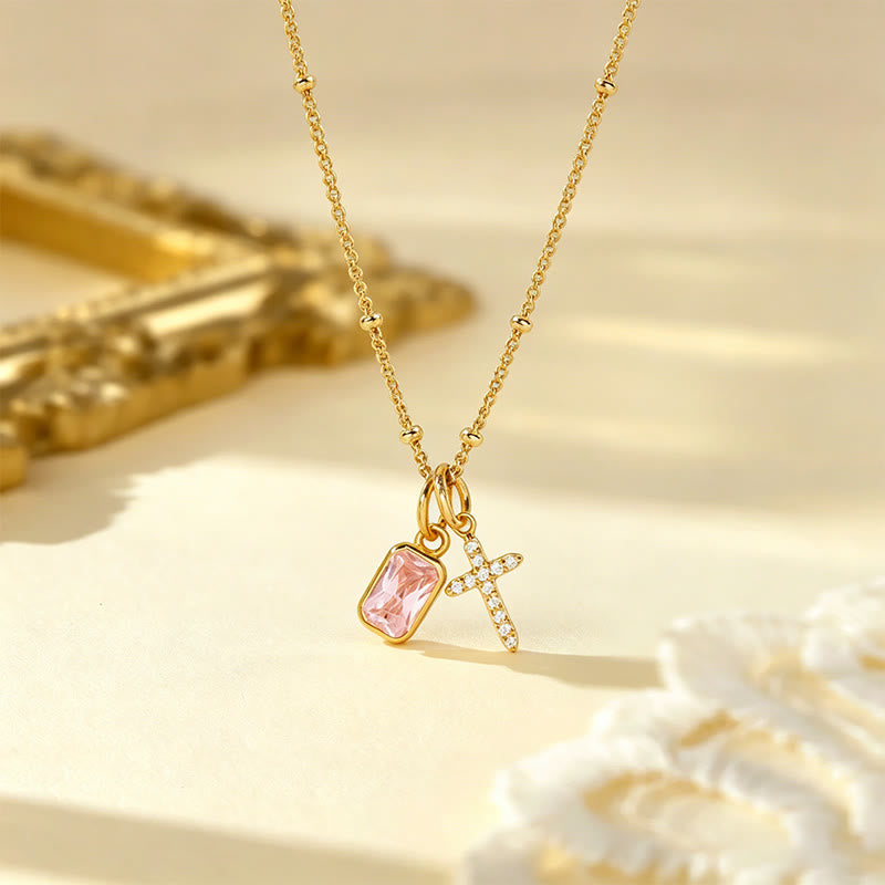Collar de Fe con Encanto de Cruz Sagrada y Gema Rectangular: Símbolo de Gracia Divina y Devoción