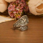 Anillo Ajustable Hummingbird Espíritu Santo: Emblema de Gracia Divina y Alegría Natural