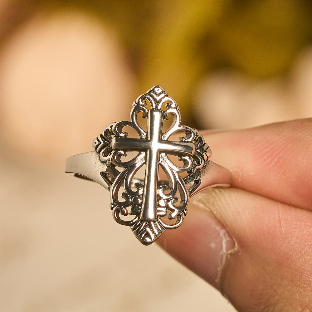 Anillo Abierto de Cruz Filigrana Patrimonial: Un Símbolo de Devoción Mariana y Cuidado Divino