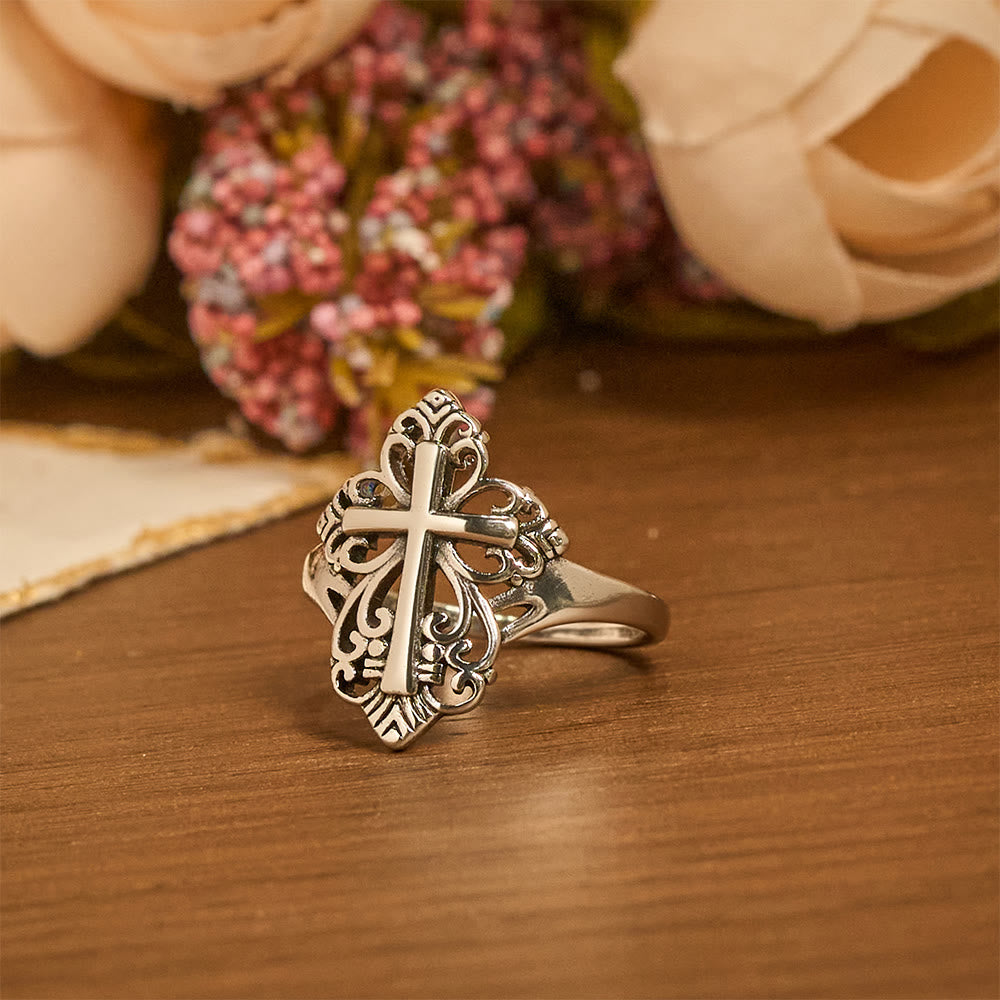 Anillo Abierto de Cruz Filigrana Patrimonial: Un Símbolo de Devoción Mariana y Cuidado Divino