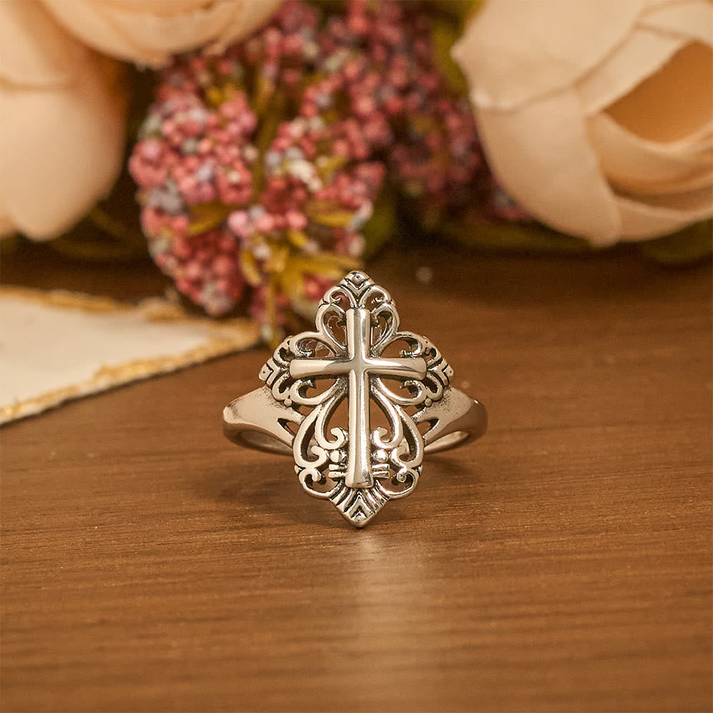 Anillo Abierto de Cruz Filigrana Patrimonial: Un Símbolo de Devoción Mariana y Cuidado Divino