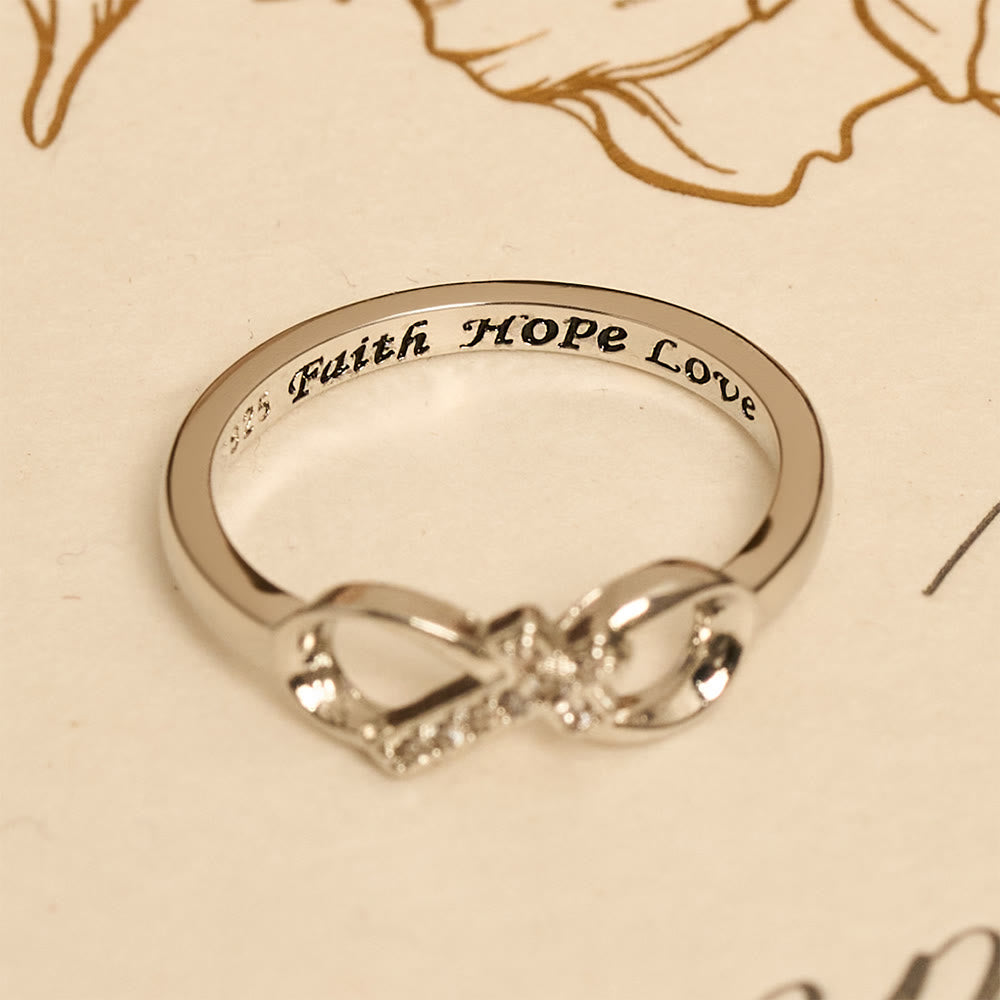 Anillo Abierto de Cruz Infinita Elegante con Grabado: Emblema de Fuerza Espiritual y Guía Divina