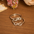 Anillo Abierto de Cruz Infinita Elegante con Grabado: Emblema de Fuerza Espiritual y Guía Divina