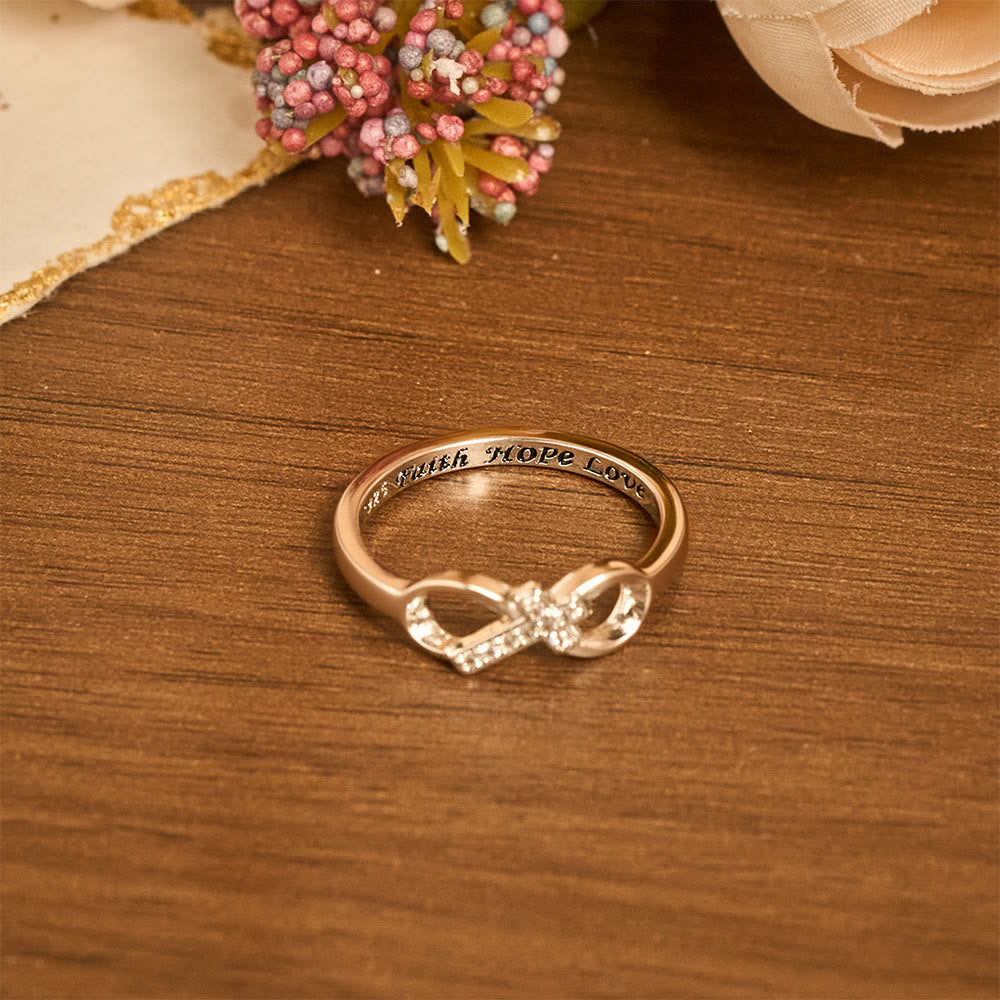Anillo Abierto de Cruz Infinita Elegante con Grabado: Emblema de Fuerza Espiritual y Guía Divina