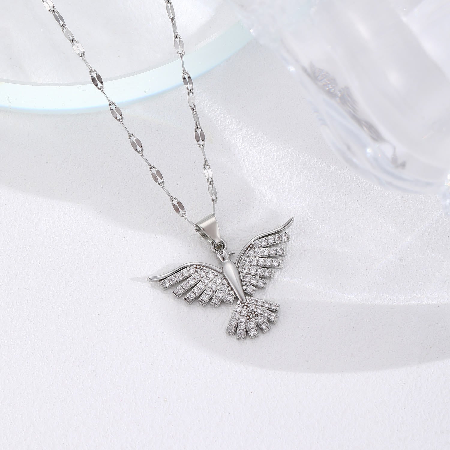 Collar con Paloma del Espíritu Santo Brillante: Emblema de la Guía Divina