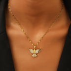 Collar con Paloma del Espíritu Santo Brillante: Emblema de la Guía Divina