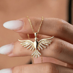 Collar con Paloma del Espíritu Santo Brillante: Emblema de la Guía Divina