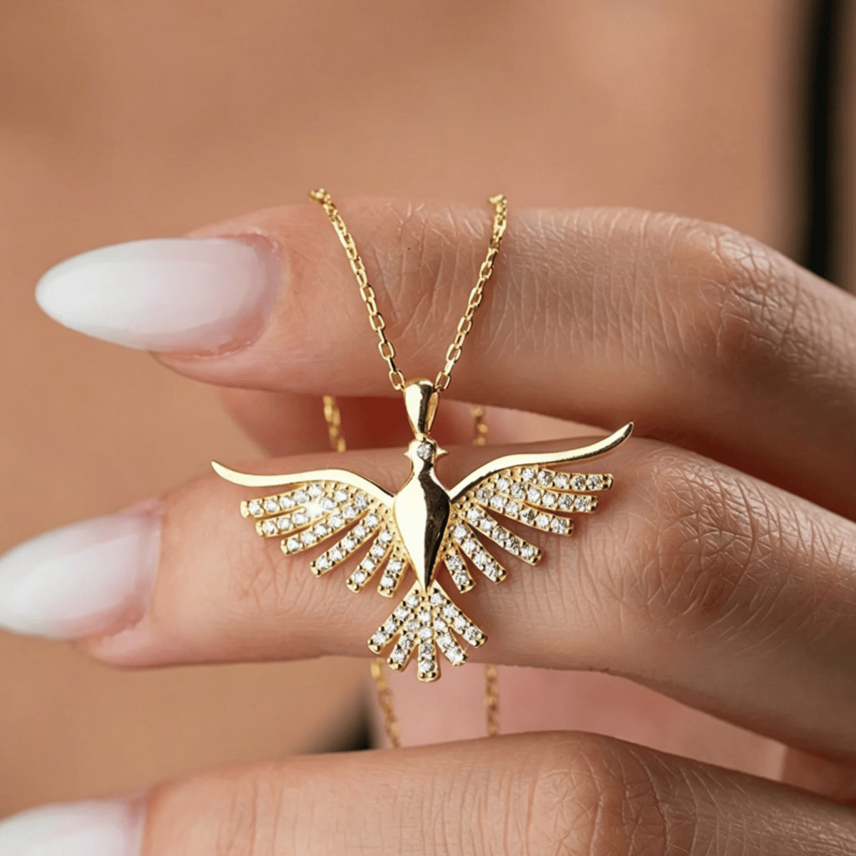 Collar con Paloma del Espíritu Santo Brillante: Emblema de la Guía Divina