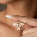 Collar con Paloma del Espíritu Santo Brillante: Emblema de la Guía Divina