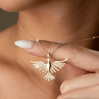 Collar con Paloma del Espíritu Santo Brillante: Emblema de la Guía Divina