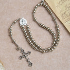 Pulsera de Rosario Magnética en Tono Plateado Sagrado: 2 en 1 Oración y Pulsera