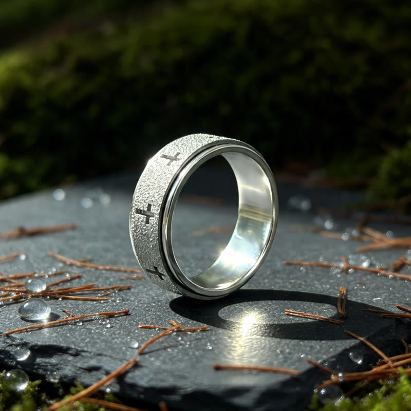 Anillo giratorio cruzado para aliviar el estrés: Emblema de fe inquebrantable