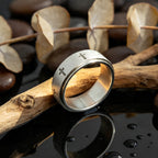 Anillo giratorio cruzado para aliviar el estrés: Emblema de fe inquebrantable